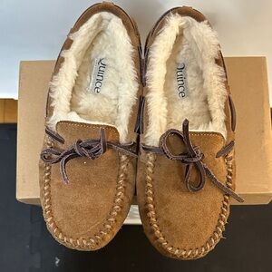 Quince Moccasin sheepskin slipper